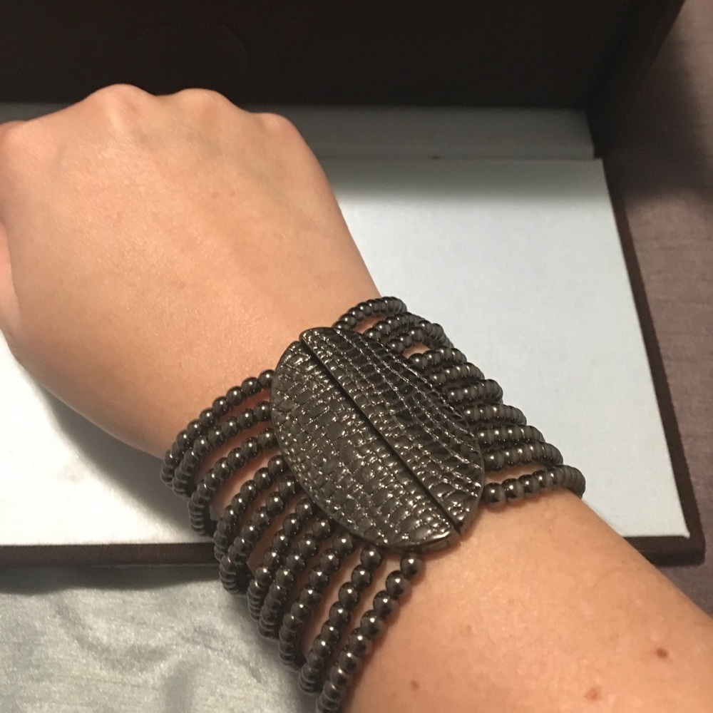 Black bracelet with elastic band